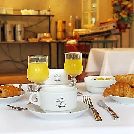 Hollywood Hotel 3*